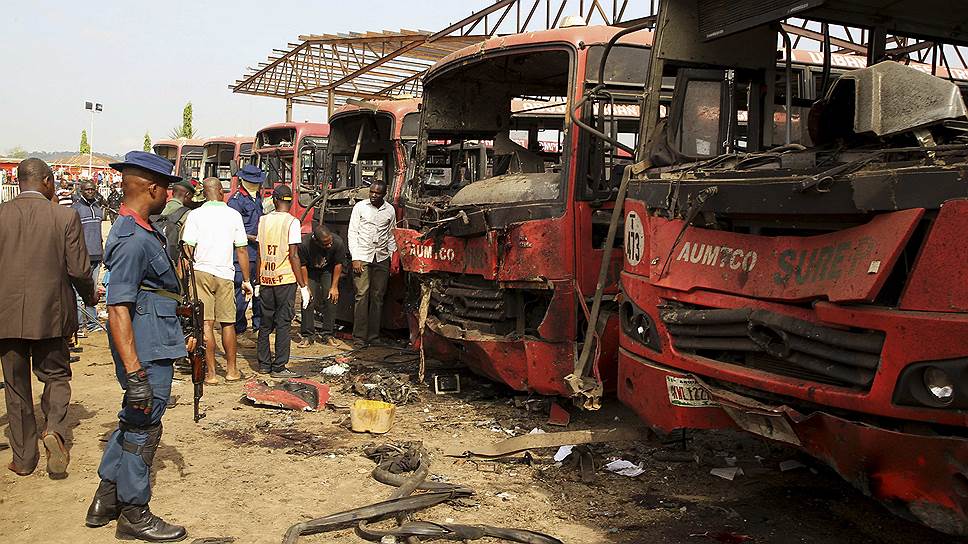 В результате двойного теракта на автовокзале в пригороде нигерийской столицы Абудже погиб 71 человек и более 120 получили ранения