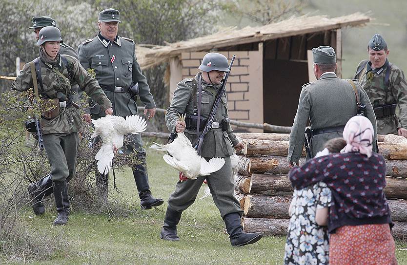 Операция по освобождению Крыма началась еще 8 апреля. Она проводилась силами войск Четвертого Украинского фронта, Черноморского флота и Азовской флотилии. За пять дней им удалось освободить всю северную и восточную часть полуострова
