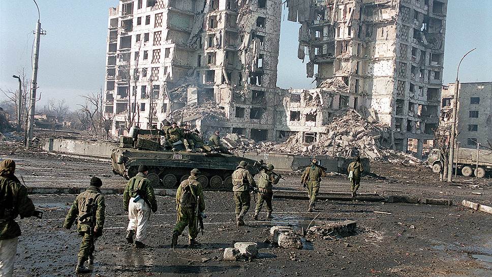По официальным данным, к февралю 2001 года в ходе войны погибли около тысячи мирных жителей. Однако некоторые неправительственные организации заявляли о том, что число погибших могло достигать 25 тыс. человек