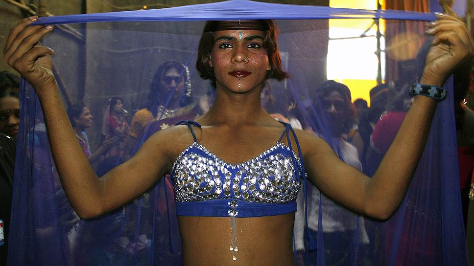 В Индии трансгендеров, транссексуалов и трансвеститов называют «хиджра», в переводе на русский – «евнух»