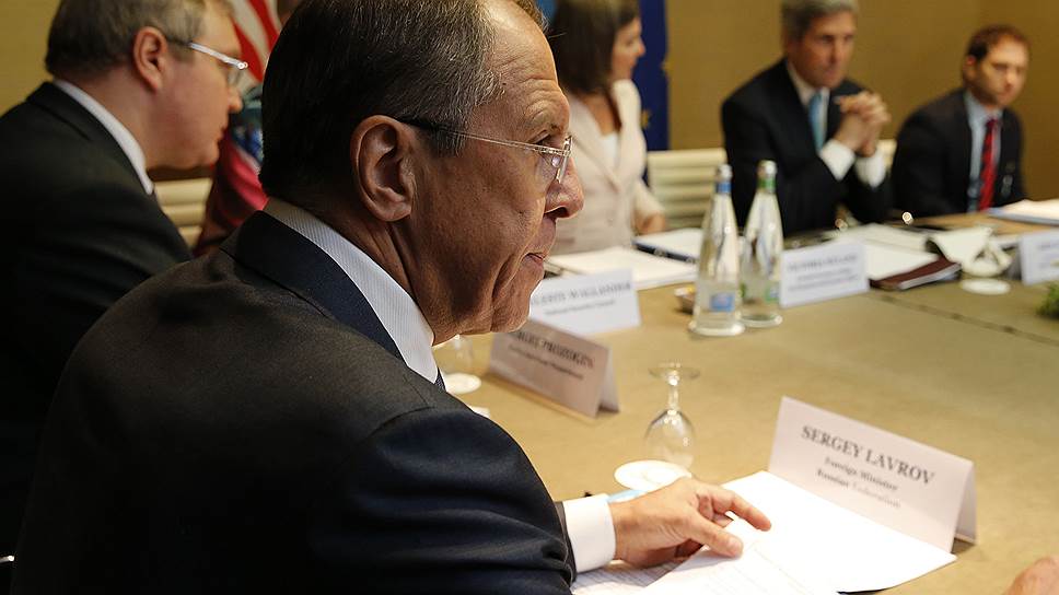 Министр иностранных дел РФ Сергей Лавров (на переднем плане)