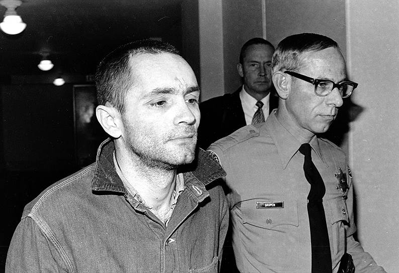 1971 год. Чарльз Мэнсон и остальные члены его банды убийц приговорены судом к смертной казни 