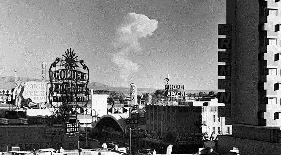 1952 год. Испытание ядерной бомбы на полигоне в штате  Невада