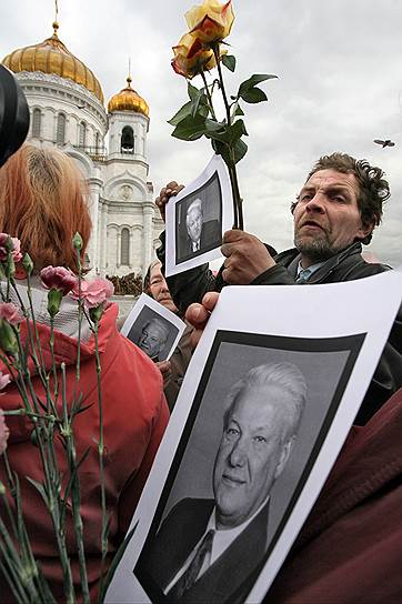 2007 год. В храме Христа Спасителя прошла церемония всенародного прощания с первым президентом России Борисом Ельциным