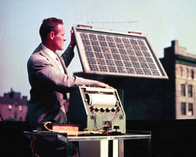 1954 год. Американский исследовательский центр компании «Белл телефон» объявил о создании солнечных батарей

