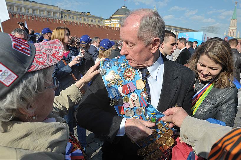 Шествие профсоюзов Москвы и Московской области по Красной площади в честь дня международной солидарности трудящихся