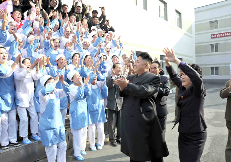 Ноябрь 2013. Ким Чен Ын на продуктовой фабрике
