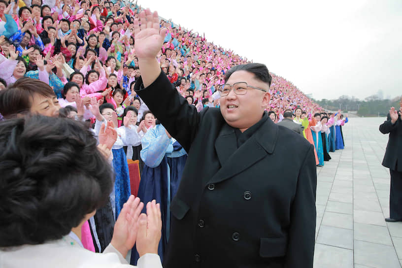 Ноябрь 2016. Ким Чен Ын  принял участие в съезде Корейского союза демократических женщин 