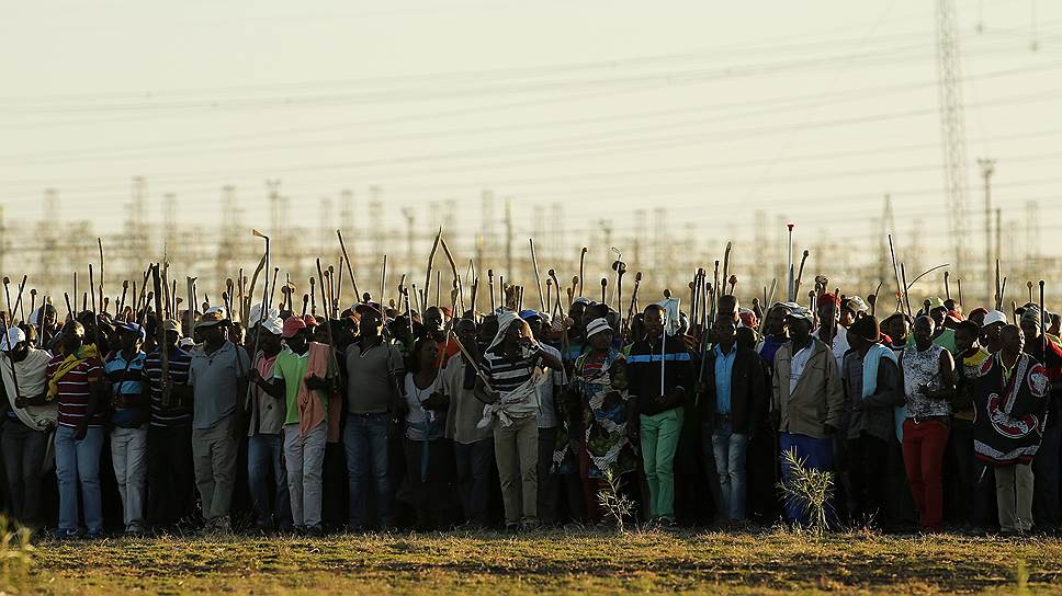Марш бастующих шахтеров в Нканенге, ЮАР