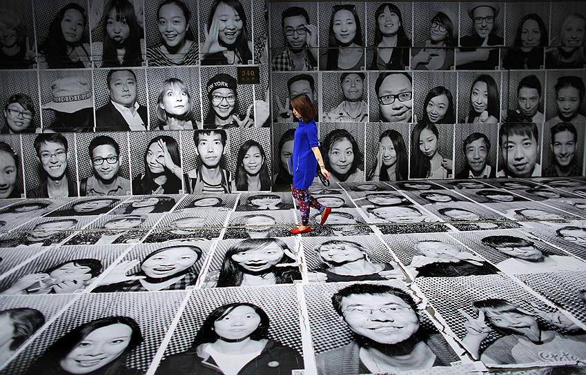 Арт-проект «Inside Out» французского художника JR в центре Шанхая
