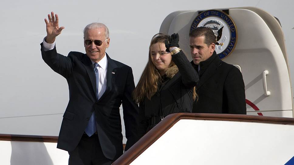 Вице-президент США Джо Байден (слева), его внучка Финнеган Байден и сын Хантер Байден