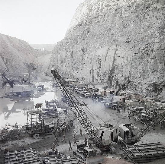 1964 год. Завершено строительство первой очереди высотной Асуанской плотины на реке Нил в Египте, построенной при помощи СССР