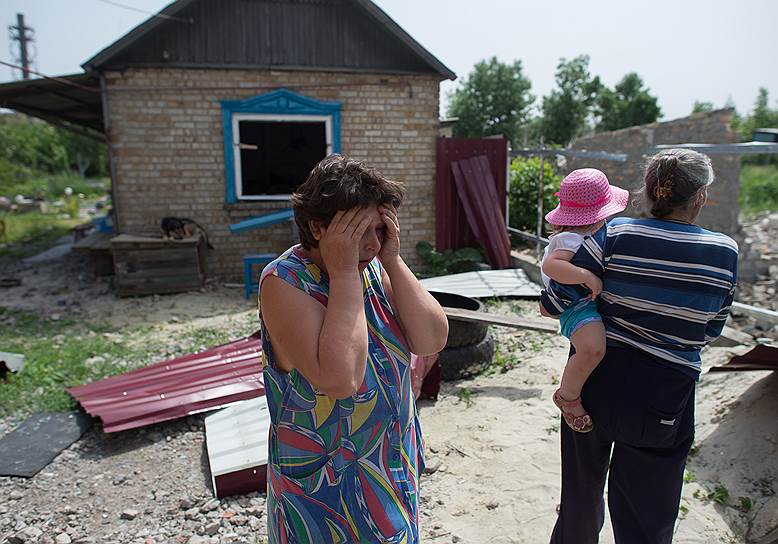 Частный дом в Славянске, пострадавший в результате минометного обстрела украинской армии