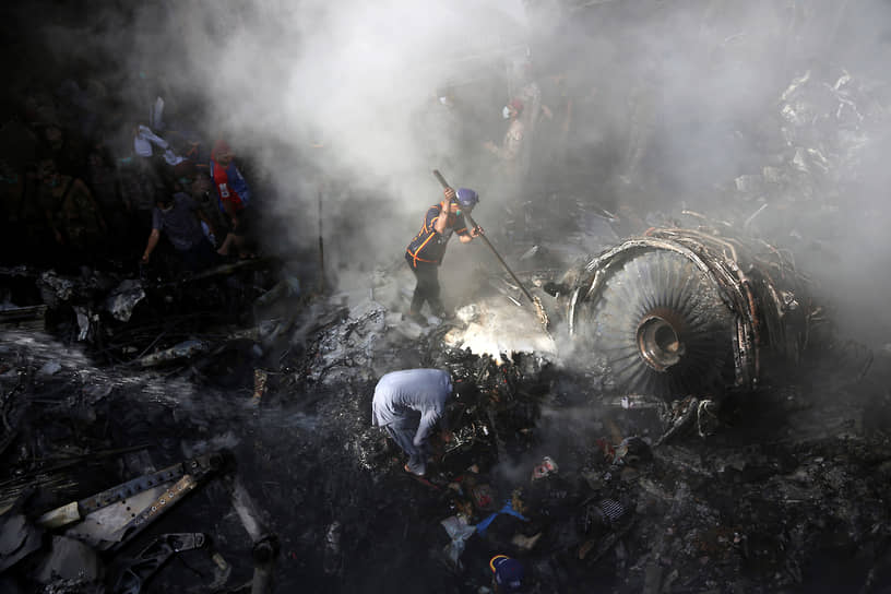 2020 год. В Пакистане около аэропорта города Карачи потерпел крушение самолет A320. В катастрофе погибли 97 из 99, находившихся на борту человек 