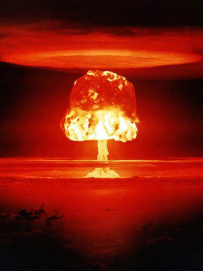 1956 год. На атолле Бикини в Тихом океане США провели первый подводный взрыв водородной бомбы