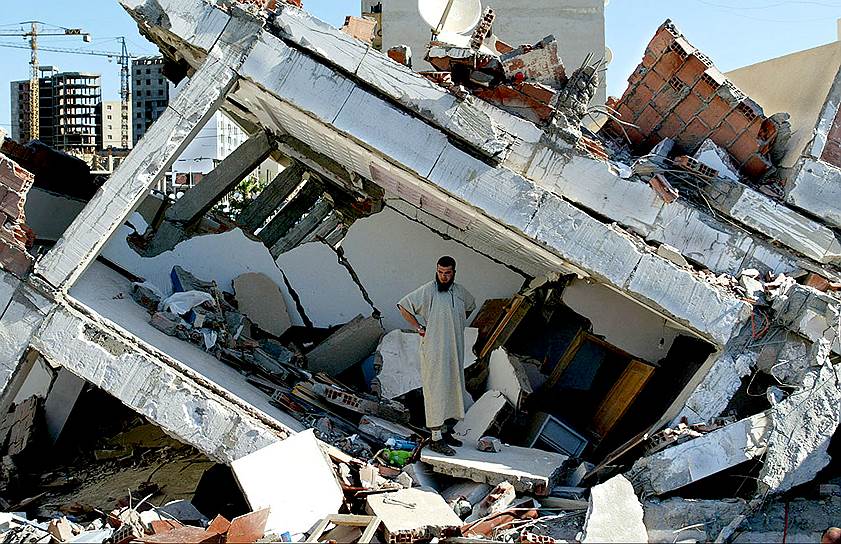 2003 год. Землетрясение в северном Алжире (Алжир) унесло жизни более двух тысяч человек