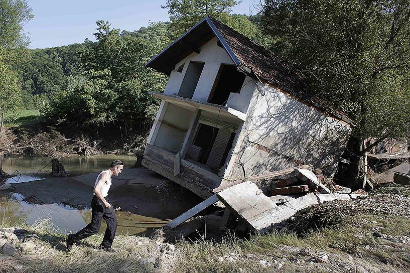 Последствия наводнения в городе Валево, Сербия