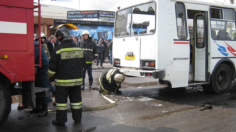Авария на Вавилова сейчас фото. Происшествия на Вавилова 17 12.04.23. Новости сегодня Красноярск попал под автобус. Вавилова стр 3