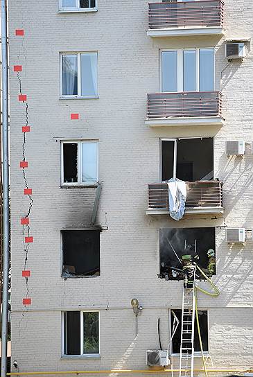 Последствия пожара в жилом доме на Кутузовском проспекте в Москве