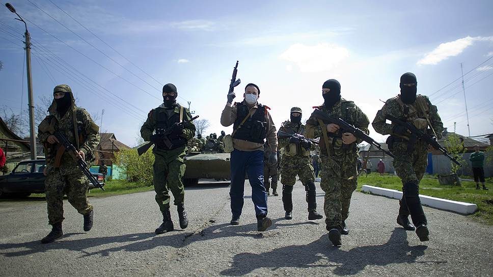 18 апреля. Представители Сил самообороны Донбасса на улицах города Северск