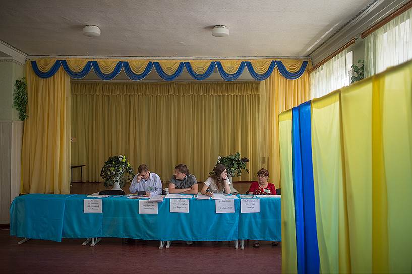 25 мая. Досрочные выборы президента Украины. Голосование на одном из избирательных участков в городе Красноармейск Донецкой области