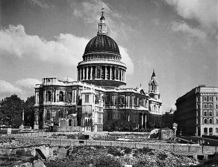 1943 год. Правительство Англии разрешило церквям свободно звонить в колокола (запрет на колокольный звон был введен с началом войны в 1939 году)
