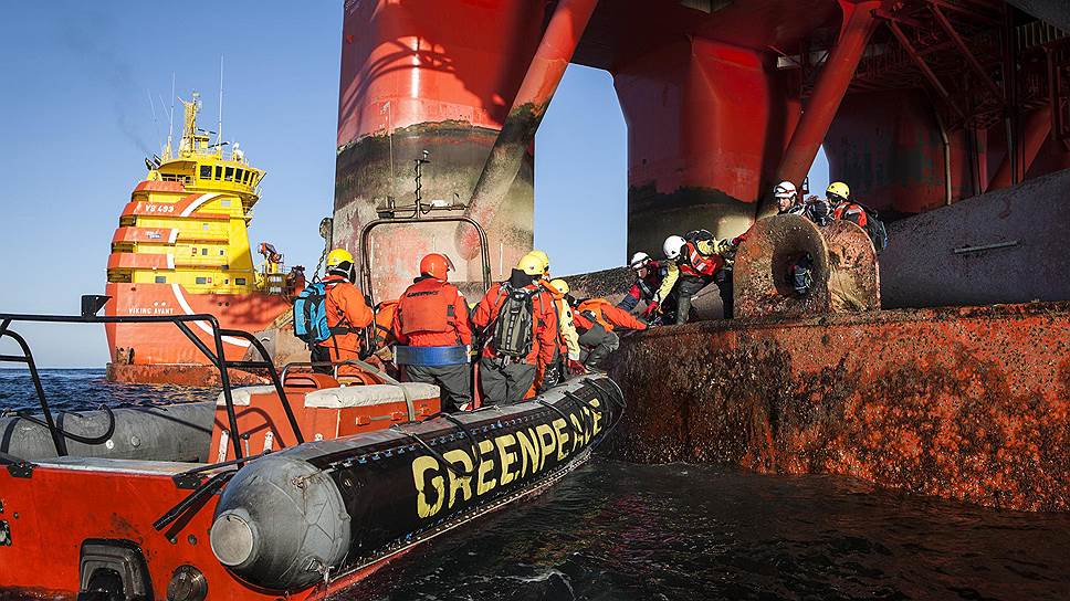 Как Greenpeace вновь штурмовал буровую платформу «Газпрома»