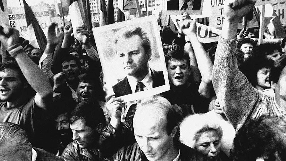 До начала 90-х годов Югославия представляла собой федеративное государство, состоящее из шести республик — Сербии, Хорватии, Боснии и Герцеговины, Словении, Черногории, Македонии, — а также двух автономных краев на территории Сербии — Косово и Воеводины. В 1991 году югославское государство стало распадаться. «Парад суверенитетов» начался в июне 1991 года с отделения Словении и Хорватии. В марте 1992 года о создании независимого государства объявила Босния и Герцеговина. Так как Словения по этническому составу была более или менее однородна, большого кровопролития в этой республике удалось избежать. Хорватии и Боснии повезло меньше. Сербское население этих республик стало активно сопротивляться выходу из югославского государства
