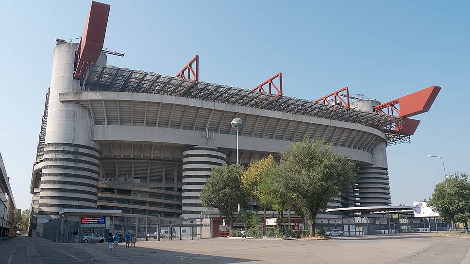 &lt;b> «Джузеппе Меацца»/Stadio Giuseppe Meazza&lt;/b>&lt;br>
Город: Милан, Италия&lt;br>
Вместимость: 80 000 человек&lt;br>
Год постройки: 1925; реконструирован в 1990 году&lt;br>
Стоимость строительства: €70 млн&lt;br>
Описание: Построенный в 1925 году стадион сегодня является домашней ареной двух футбольных клубов — «Милана» и «Интера». До 1979 года он назвался «Сан-Сиро», но был переименован в честь двукратного чемпиона мира Джузеппе Меаццы, игравшего в обоих миланских клубах. В ходе реконструкции, завершившейся к чемпионату мира по футболу 1990 года, вместимость арены была увеличена с 35 тыс. до 80 тыс. человек