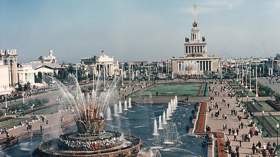 Выставка достижений народного хозяйства (ВДНХ) открылась в Москве в 1939 году. Тогда она называлась Всесоюзная сельскохозяйственная выставка (ВСХВ)