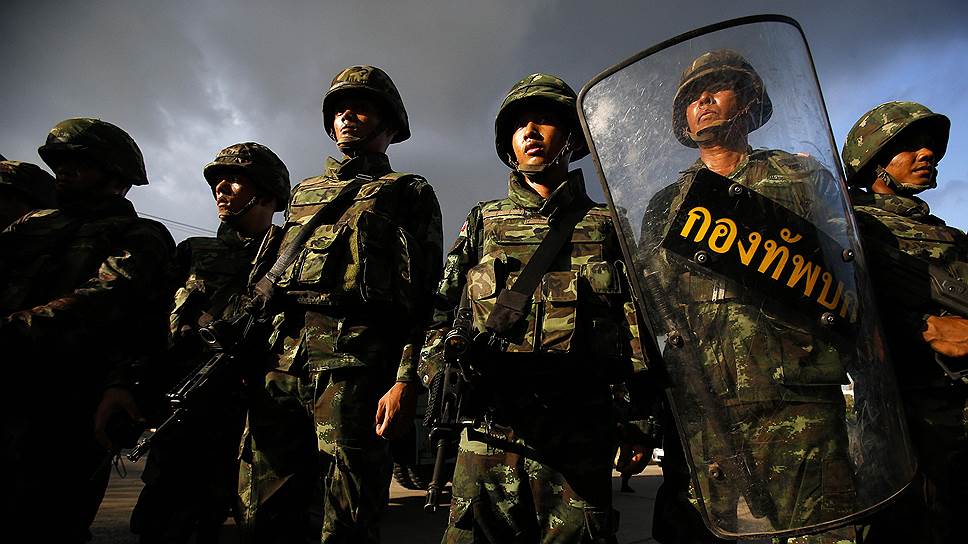 На минувшей неделе в Таиланде был осуществлен бескровный государственный переворот. Еще раньше было принято решение о введении в стране комендантского часа