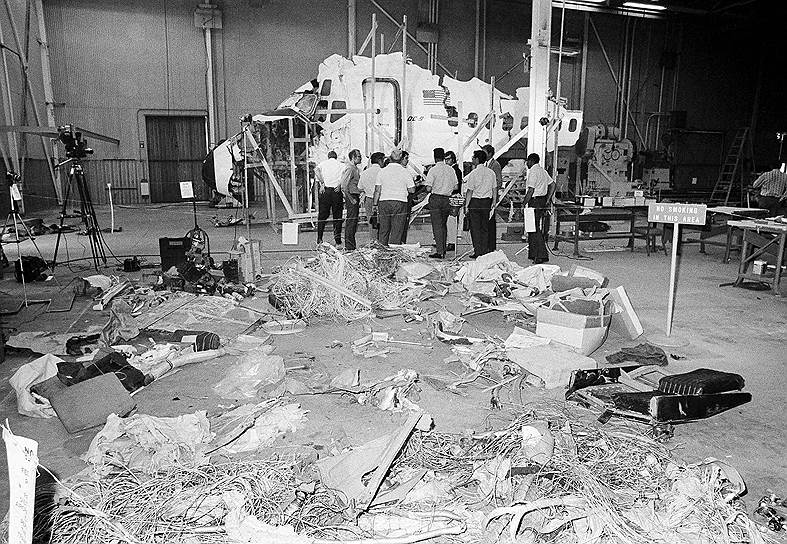 1971 год. Авиакатастрофа над горами Сан-Габриель (США). В результате столкновения американского авиалайнера авиакомпании Hughes Airwestru с истребителем Phantom II погибли 50 человек 