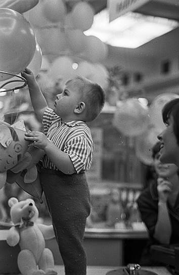1957 год. В Москве открыт магазин «Детский мир». В последующие годы магазины с таким названием появились во всех крупных городах СССР