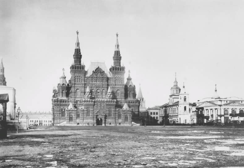 1883 год. В Москве торжественно открылся Исторический музей, строительство которого продолжалось 10 лет