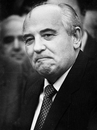 1986 год. В ходе визита в Венгрию генсек ЦК КПСС Михаил Горбачев выдвинул лозунг «Больше демократии, больше социализма»
