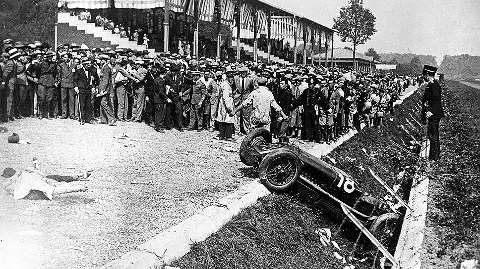 9 сентября 1928 года на Гран-При Италии в Монце на 17-м круге гонки итальянец Эмилио Матерасси не справился со своей машиной Talbot 700, которая неслась со скоростью свыше 200 км/ч. Болид несколько раз перевернулся и влетел в зрителей. В результате аварии погиб гонщик и 27 зрителей. После инцидента трассу изменили