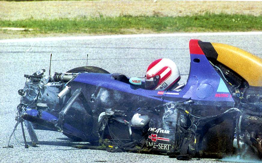 Во время квалификации разбился австриец Роланд Ратценбергер (на фото), в аварию попал бразилец Рубенс Баррикелло 