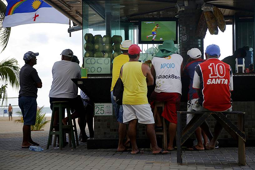 Футбольная трансляция на пляже Бразилии