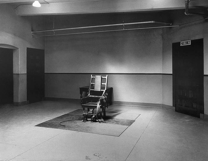 19 июня 1953 года в тюрьме Синг-Синг смертный приговор федерального окружного суда Нью-Йорка, вынесенный Юлиусу и Этель Розенбергам за шпионаж в пользу СССР, был приведен в исполнение. Супругов казнили на электрическом стуле: они получили разряд напряжением в 2700 вольт