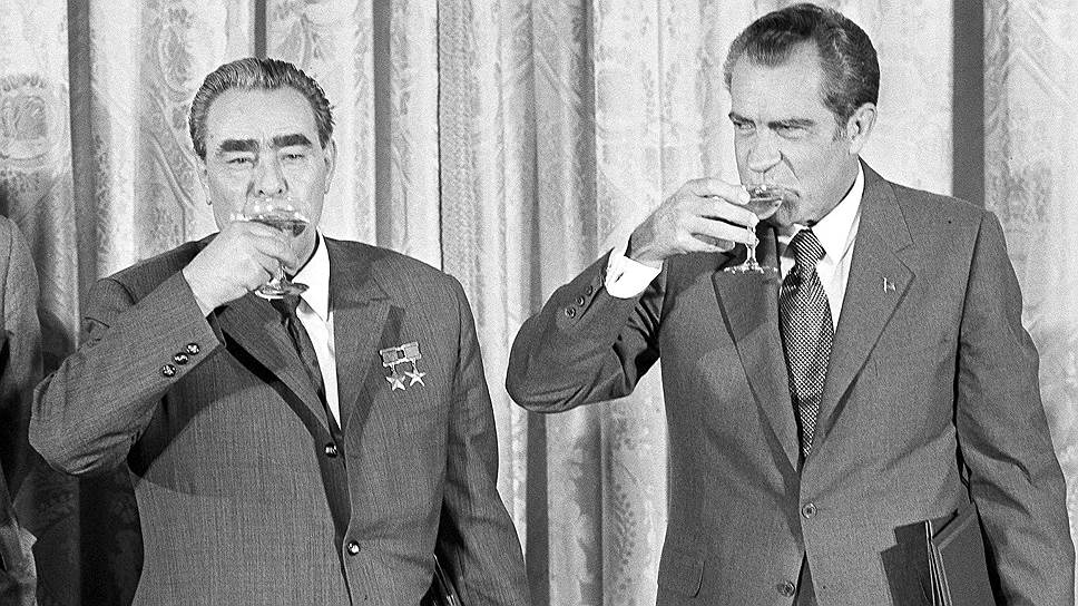 1973 год. Генсек КПСС Леонид Брежнев во время посещения с официальным визитом США заявил о том, что холодная война закончена