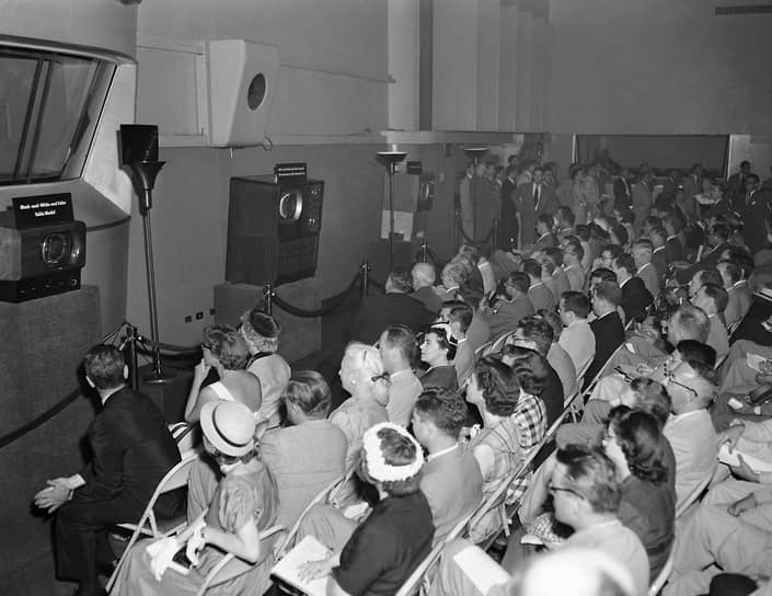 1951 год. В США началось регулярное цветное телевещание. Пионером стали пять телестанций сети CBS