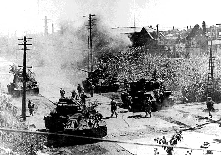 25 июня 1950 года армия КНДР (численностью около 130 тыс. человек, 258 танков) начала наступление на юг