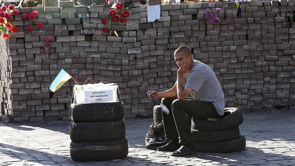 Кроме всего прочего активисты Майдана принимают пожертвования — например, для помощи Львовской сотне