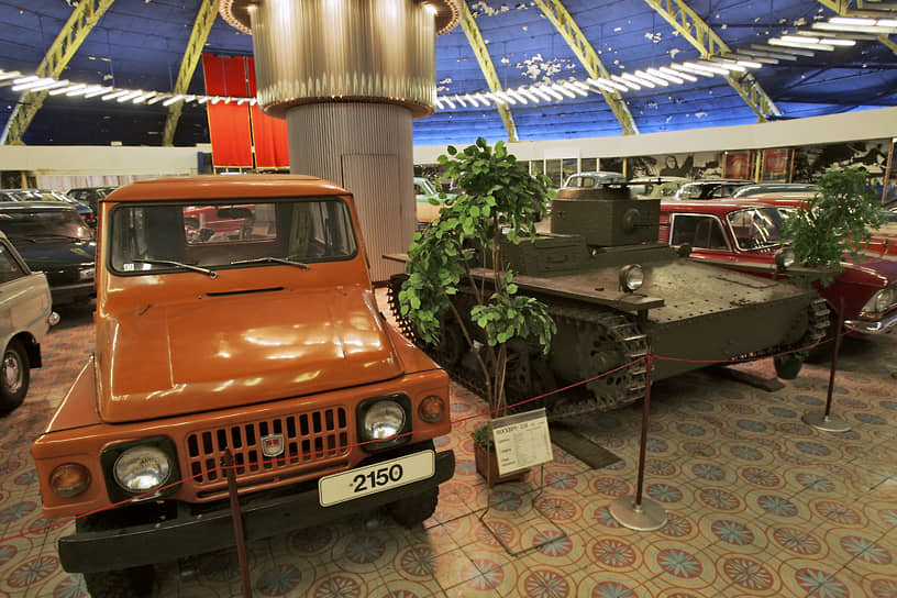 В начале 1970-х годов на заводе, который к тому времени стал называться АЗЛК, был разработан новый внедорожник на базе «Москвича-415». Он получил рабочее название «Москвич-2150» и должен был стать конкурентом популярной «Нивы». Этой модификацией заинтересовались военные. Министерство обороны планировало сделать модель армейским автомобилем, однако эта идея не была профинансирована, и «Москвич-2150» так и не стал серийным автомобилем