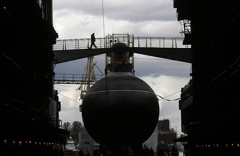 Церемония спуска на воду подводной лодки «Ростов-на-Дону» в Санкт-Петербурге