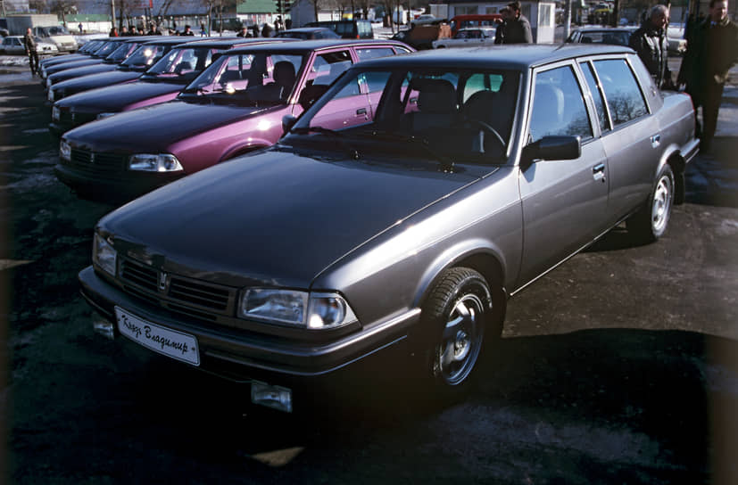 На базе четвертого поколения «Москвичей» 2141 в 1990-х годах было создано еще несколько моделей — «Святогор» (в вариантах хэтчбек, седан, пикап и фургон), «Юрий Долгорукий», «Князь Владимир» (на фото)
