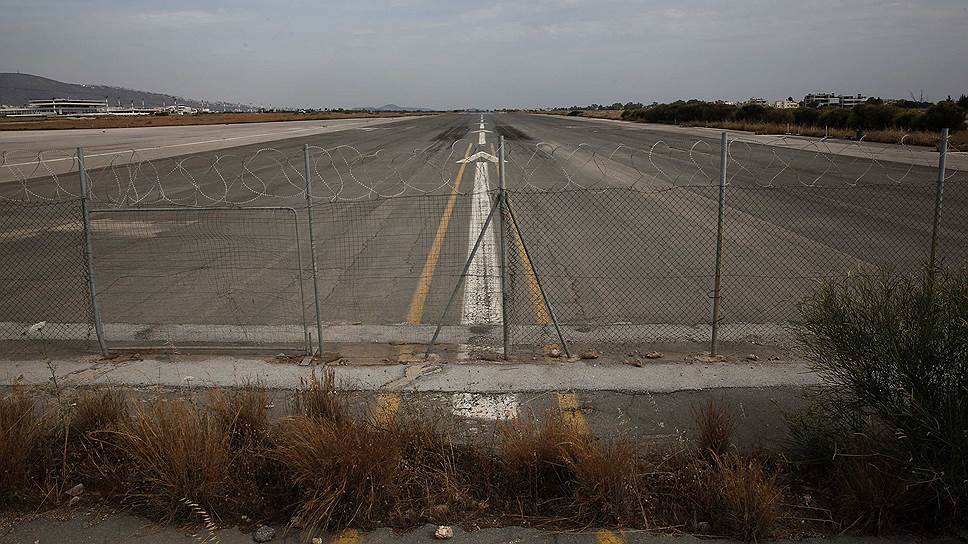 В 70-х, 80-х годах аэропорт несколько раз подвергался атакам из-за конфликта Палестины и Израиля