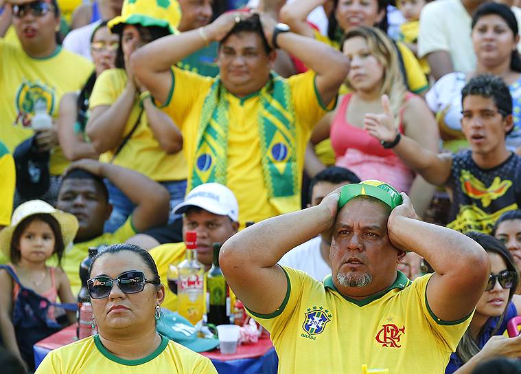 Бразильские фанаты во время встречи национальной сборной с командой Мексики