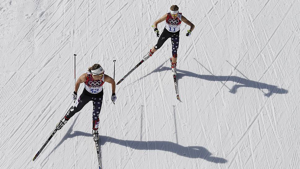 Холли Брукс и Элизабет Стивен (США). Лыжные гонки, масс-старт свободным стилем, 30 км, женщины&lt;br>22 февраля 2014 года