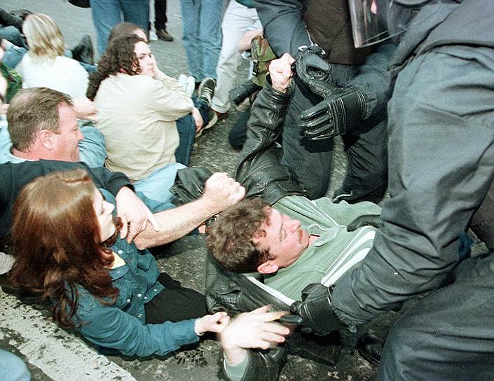 1997 год. В селении Драмкри в Северной Ирландии начались беспорядки